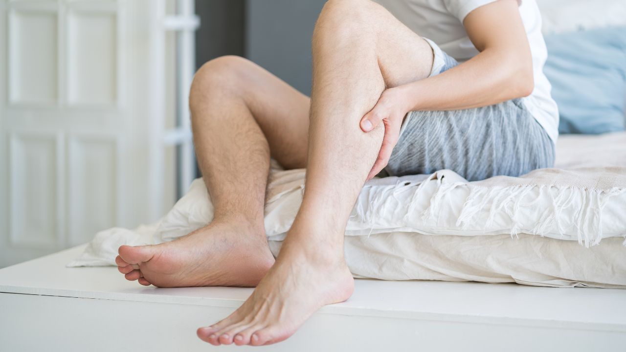 Nächtliche Wadenkrämpfe: Ursachen, Tipps und Prävention